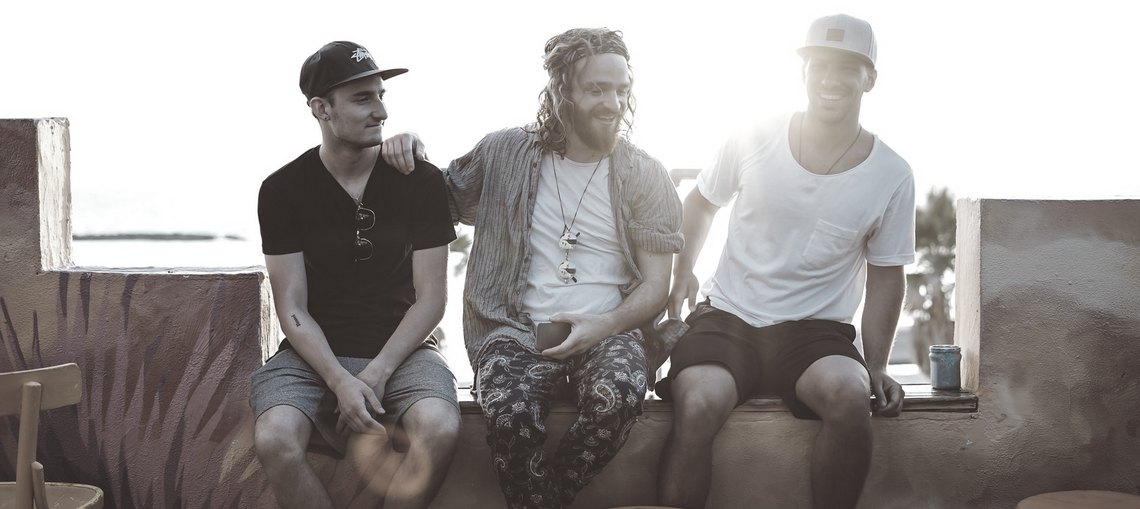 header-img